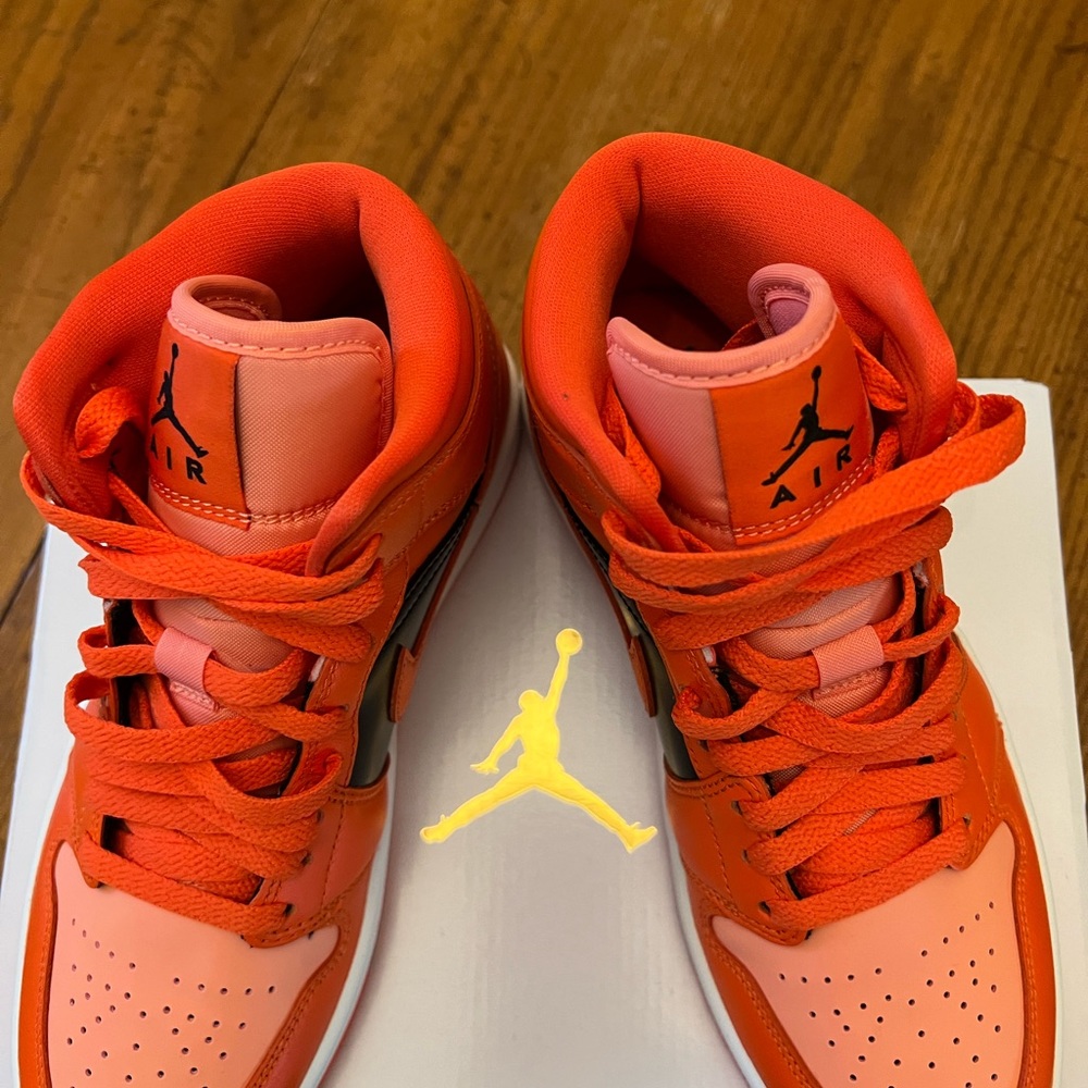 Nike Air Jordan 1 Mid SE Size 6.5